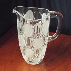 Pichet vintage en cristal avec bec verseur, motif ovales empilés
