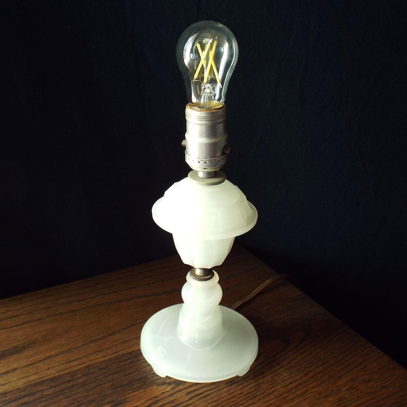 White Onyx Ball Shaped Table Lamp main image 1