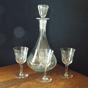 Vintage Etched Glass Decanter with Stopper and Glasses