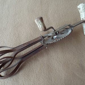 A&J Ekco Antique Egg Beater; Vintage Kitchen Utensil; Vintage Kitchen Decor