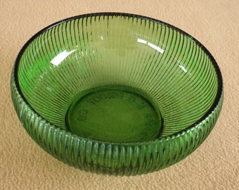 Plato redondo pequeño vintage verde de E. O. Brody Company
