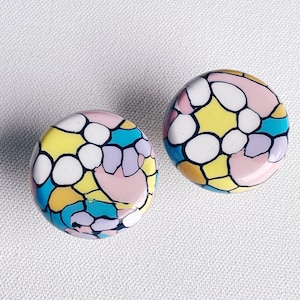 Perillas florales enrolladas a mano, tiradores de gabinete retro amarillo, azul y rosa de los años 60