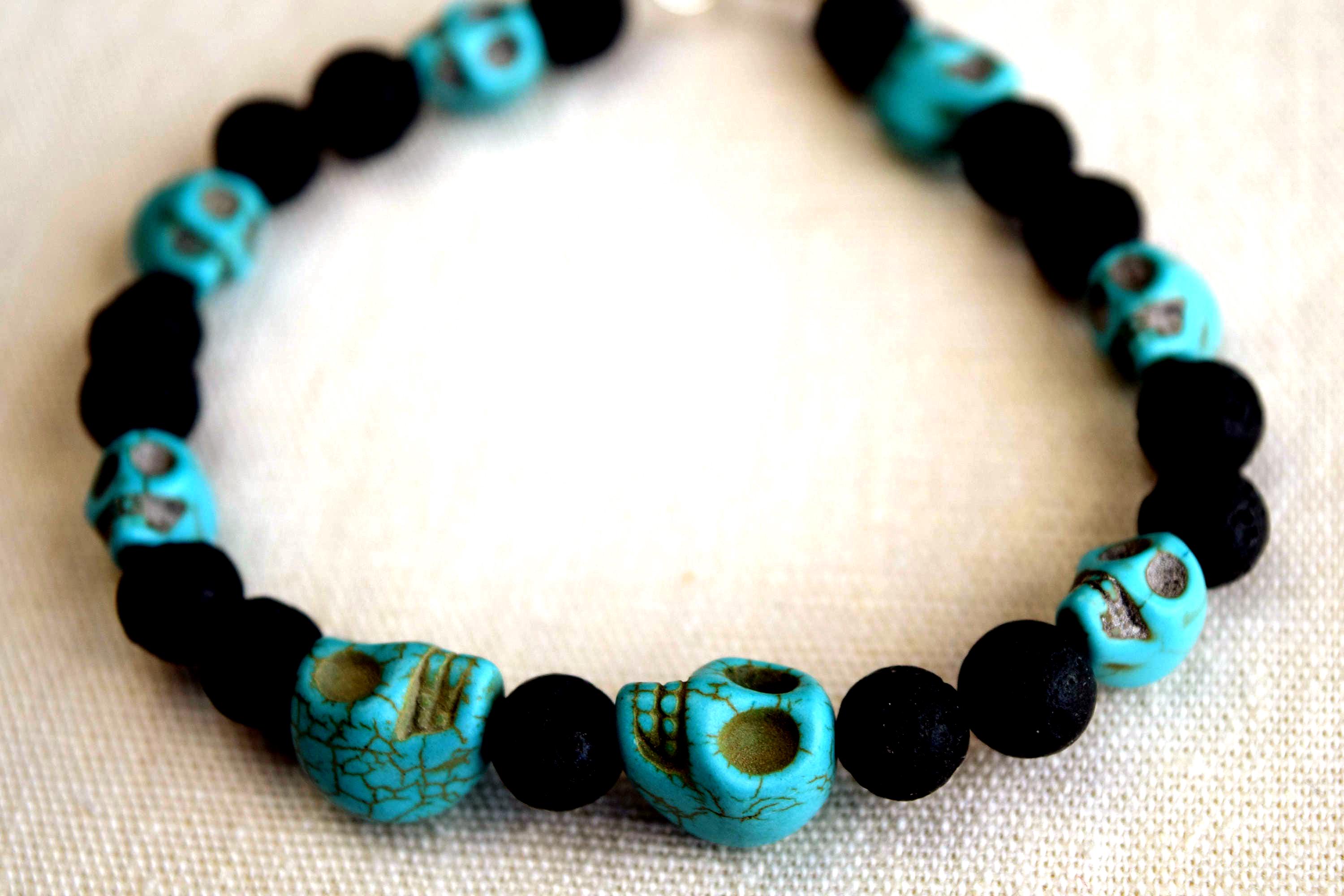 Bracciale perline di lava con teschio - gioielli Nettuno