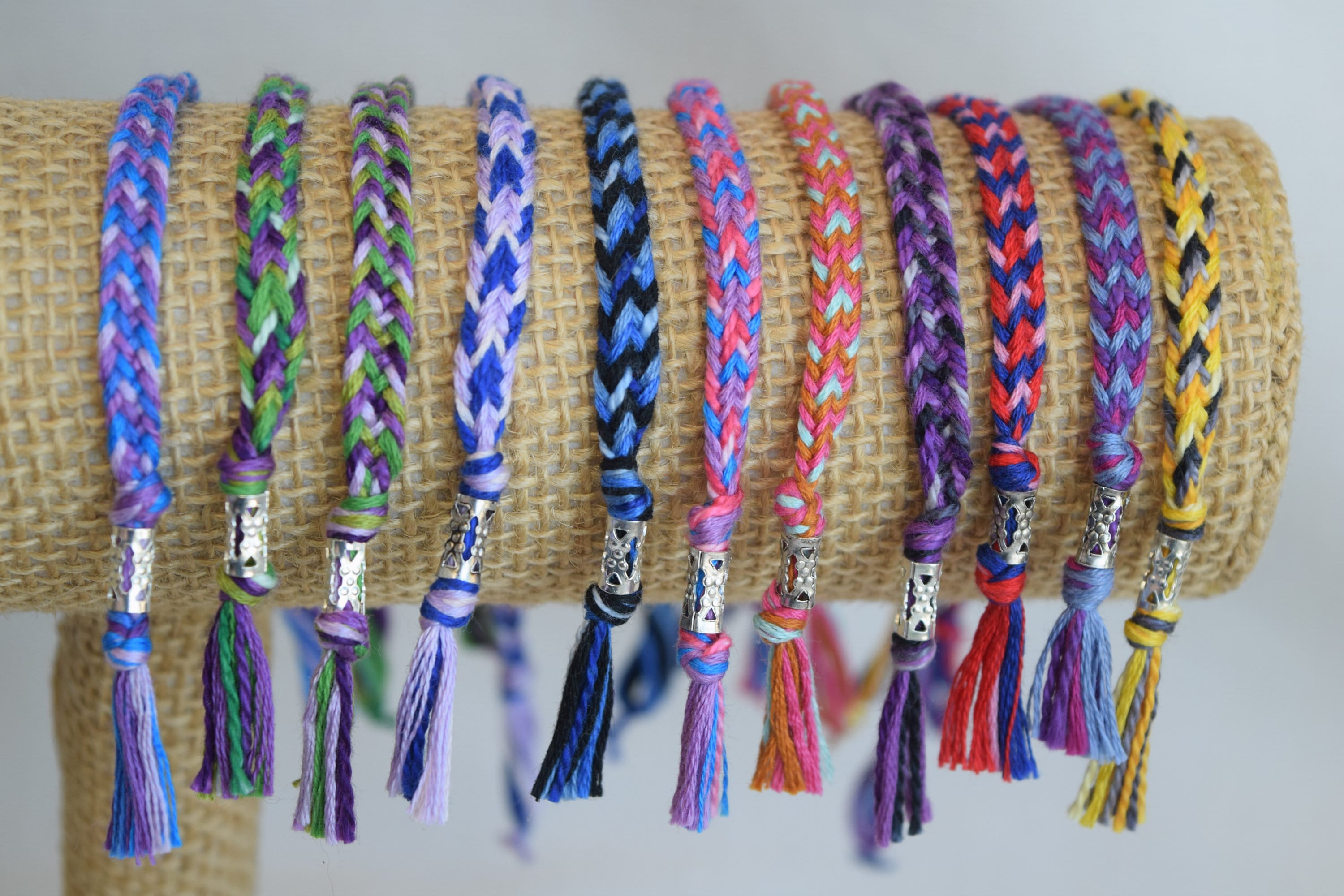 Braccialetti Amicizia Intrecciati - 12 Pezzi Regolabili Multicolore Per Bambine - Foto 8