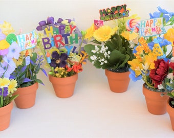 Compleanno Vasi da fiori in miniatura e piccoli Buon compleanno con regali di fiori artificiali in miniatura e piccoli Palloncini