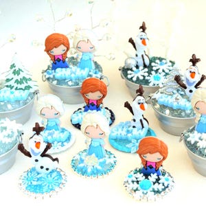 Scène miniature La Reine des Neiges : Anna, Elsa, Olaf - Pot en métal à collectionner