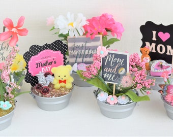 Mother's Day Miniature Tubs With Figurines And Floral Arrangements