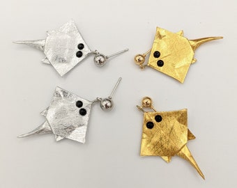 Small Origami stingray earrings, paper jewelry, gold or silver metallic paper, fish earrings