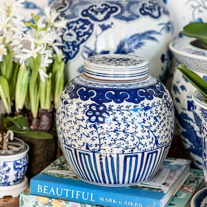 Chinoiserie Floral & Vine Ginger Jar
