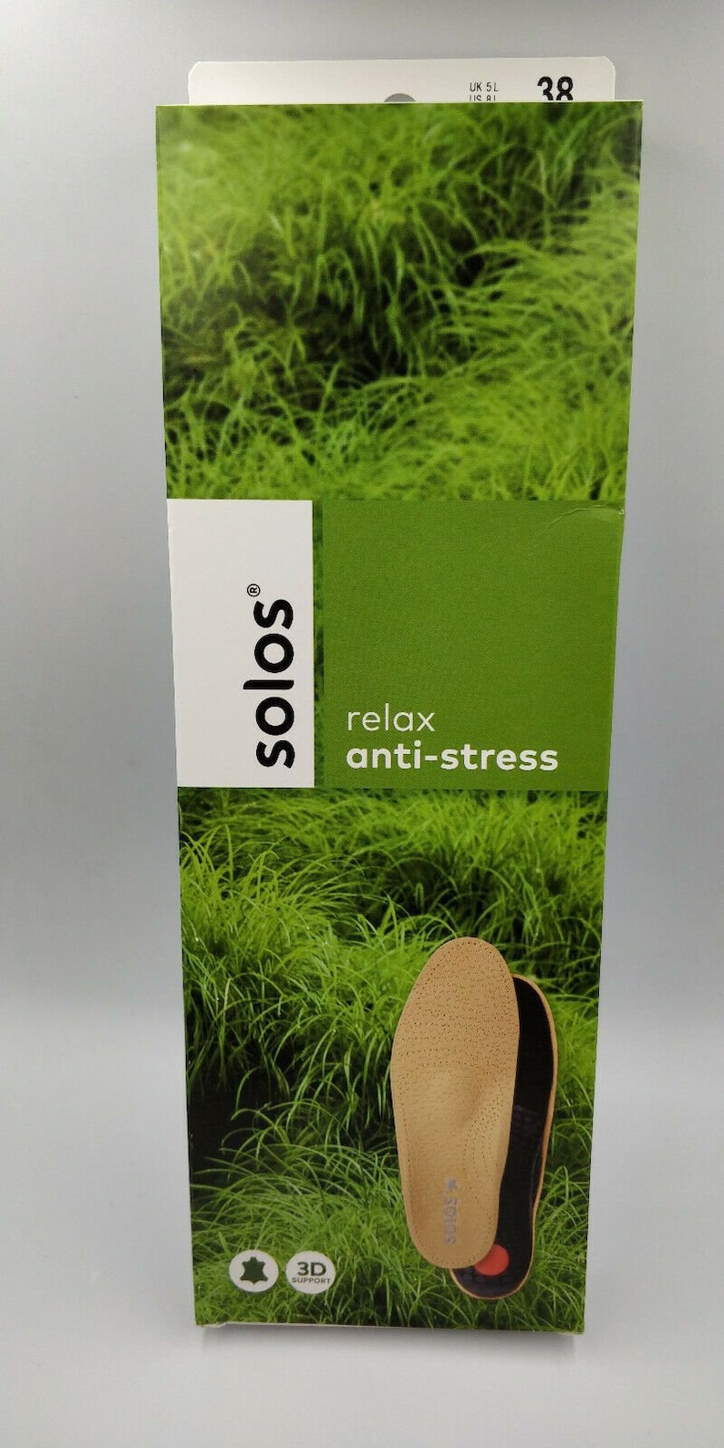 Op de afbeelding: Een paar bruine en zwarte inlegzolen met het woord "solos" erop gedrukt. De inlegzolen zijn gelabeld "relax anti-stress" en hebben 3D-ondersteuning.