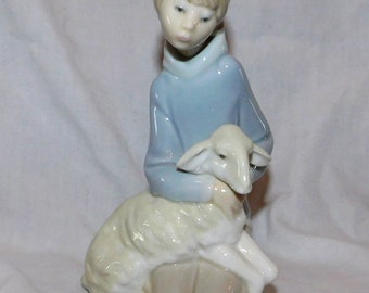 Lladro Shepherd/'s Girl with Dove with Lace Runner