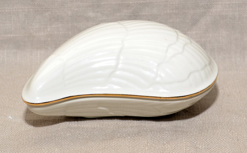 Lenox Aegean Shell Stamped Trinket Box