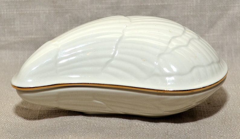 Lenox Aegean Shell Stamped Trinket Box