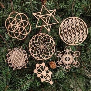 Géométrie sacrée Ornements de Noël - Set de sept - Bois découpé au laser Bois Symbole sacré Fleur Graine de vie Noël Décoration de Noël Merkaba