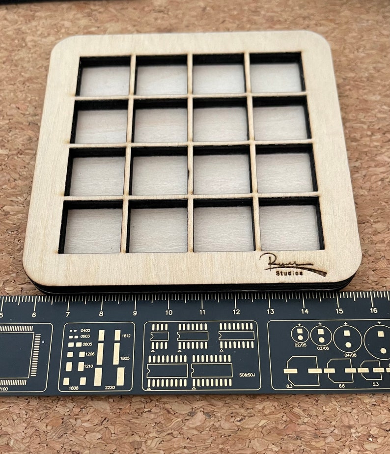 Wood Artisan Keycap Display Tray 16 18x18mm Squares for Mechanical