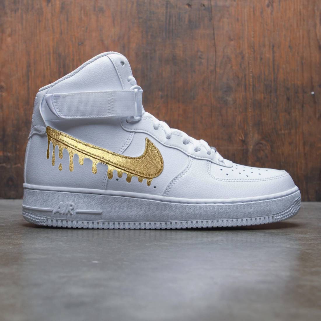 af1 white metallic gold