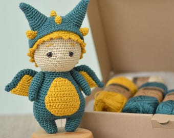 DIY-Häkelset • Diego, der Drachenjunge von Sameko Design • niedliches Amigurumi für kleine und große Drachenfans