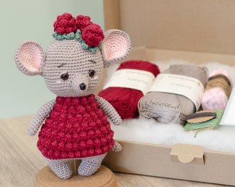 DIY Häkelset • Hilde die Himbeermaus von Sameko Design • Häkelanleitung Himbeere Deutsch Anfänger Früchte Maus • Geschenk für Kindergarten