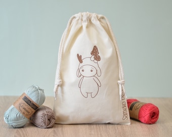 Projektbeutel Kordelzug • Aufbewahrung Häkelprojekte • Stricktasche • Baumwolle • Stoffbeutel • Fungo, der Waldgnom von Sameko Design