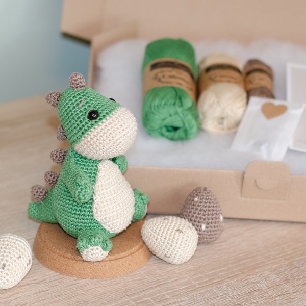 DIY Häkelset • Nauro der Dinosaurier von Sameko Design • Amigurumi Häkelanleitung Dinosaurier