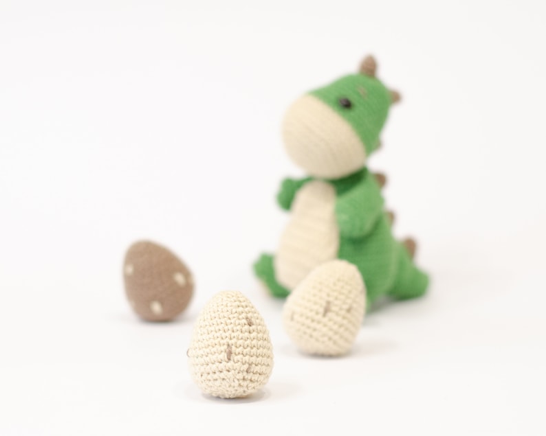 Nauro the Dinosaur Amigurumi crochet pattern by Sameko Design DE / ENG image 3