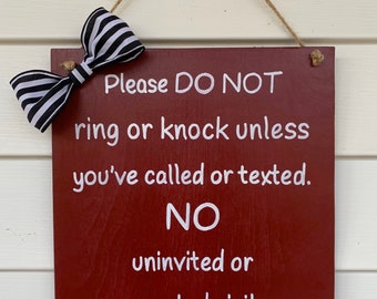 No visitors sign, no visitors, self quarantine, no uninvited guests, go away sign, social distancing sign, new baby sign, Do not ring