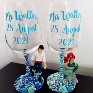 Little mermaid and Eric wine glass, Ariel, Prince Eric, Couple gift, Wedding gift, Engagement gift, Couple wine glass, Disney Wedding, Gift