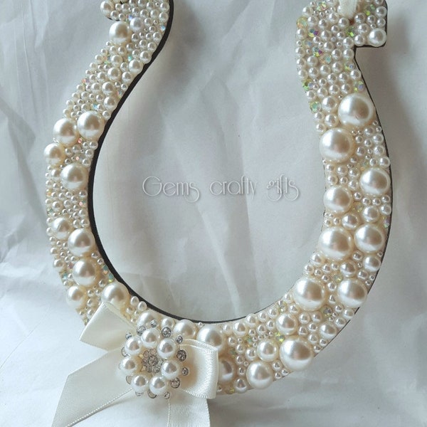 Wedding Horseshoe, Lucky horseshoe, Pearl wedding horseshoe, Gift for Bride, Couple gift, Wedding gift, Horseshoe present, Horseshoe gift