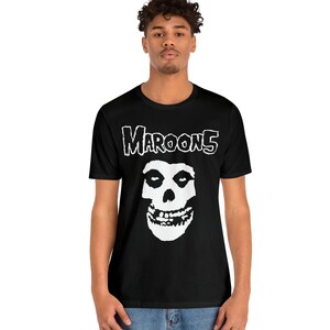 Maroon 5 Misfits T-Shirt, Maroon 5 Grafik T-Shirt, Misfits Band T-Shirt, Maroon 5 Geschenk, Retro Band Shirt, Punk Band T-Shirt, Pop Band T-Shirt, Maroon 5 Merch Bild 7