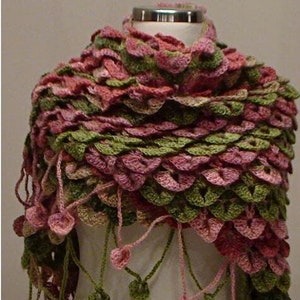 Motif de châle arc-en-ciel facile au crochet écailles de dragon pdf - emballage de dentelle d'automne en laine - accessoires de mariée au crochet pour mariage