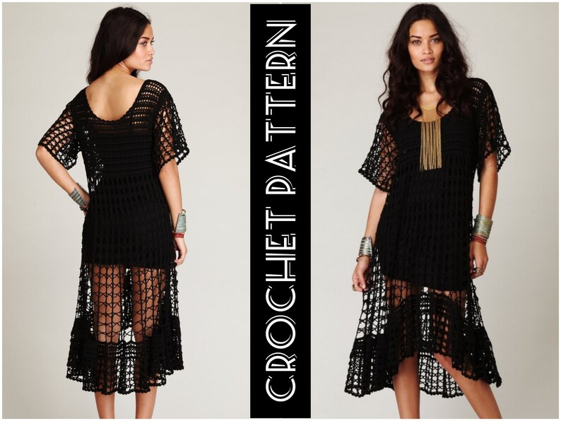 Puede incluir: Vestido negro de crochet con un dobladillo alto-bajo y un ajuste holgado. El vestido est&aacute; hecho con un delicado patr&oacute;n de punto abierto y tiene un escote redondo.