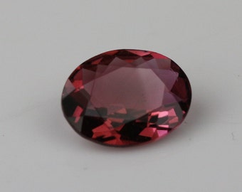 Gema de turmalina rubelita oval, rosa-avermelhada, 1,85 ct