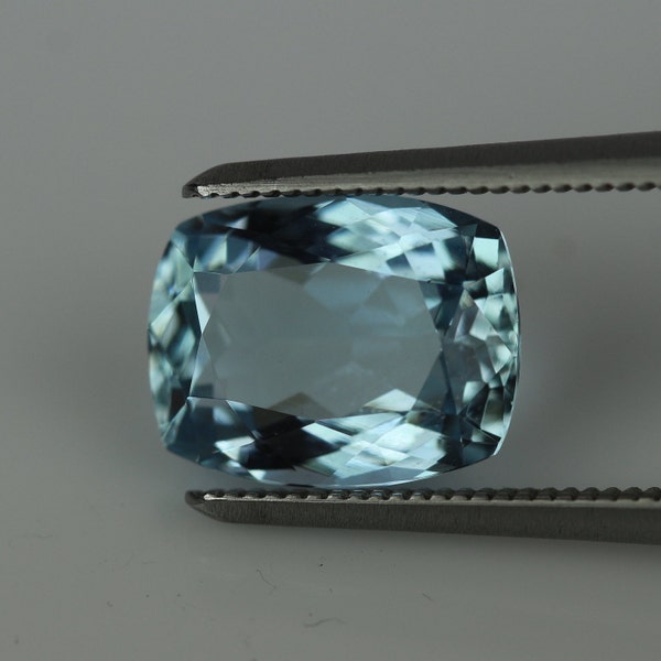 Aquamarine,elongated cushion cut ,tcw-2 ct