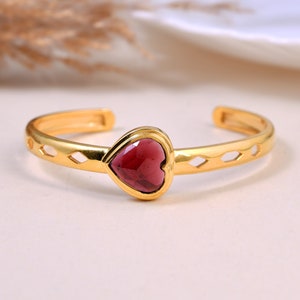 Rosenskuren granat manschettarmband, förgyllt sterlingsilver, justerbart