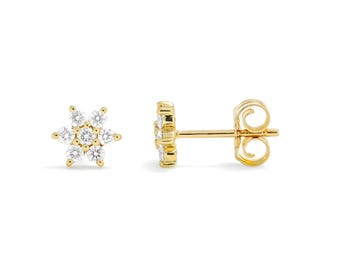 18KT Yellow Gold Diamond Flower Earrings: Ethically Sourced .25ct Diamond Studs