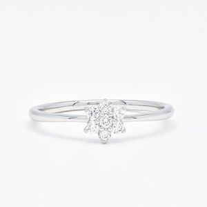 Natürlicher Diamantring, 18 KT Weißgold-Verlobungsring, Runder Cluster-Ring, Minimalistischer Ring, Geschenk für Mama, Geschenk für sie