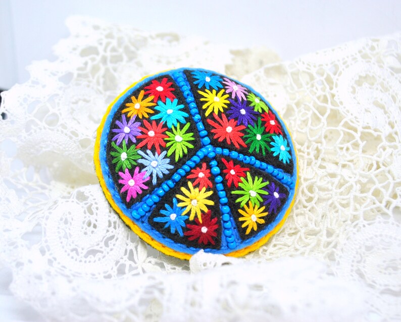 36+ Peace Fingers Sign With Flowers Embroidery