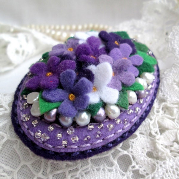 Violet Flower Natural Pearls Felt Brooch.Lilac Bouquet. Oval Brooch. Spring Flower Bouquet. Gift for mom. Hand-made. Gift for her.