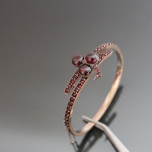 Antique Bohemian Garnet Trefoil Shamrock Victorian Bangle Hinged Bracelet.  Rose Cut.