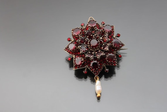 Antique Victorian Locket. Bohemian Garnet Pendant. Cluster Garnets In Rose Cut