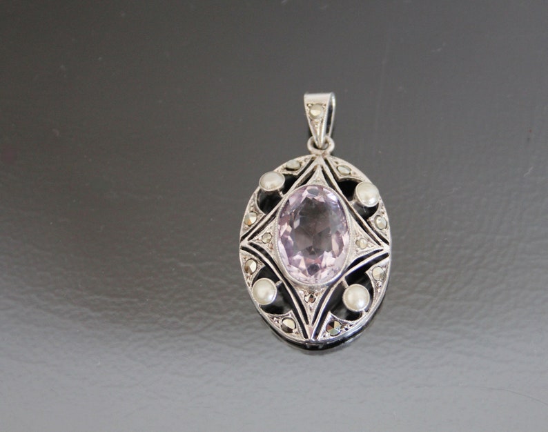 Ciondolo Art Déco in argento 835 con ametista. Collana vintage di marcasite e perle immagine 1