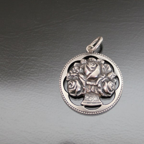 Jugendstil. THEODOR W. HERBSTRITH Floral Giardinetti Pendant. Silver 830. Antique Repousse Flowers Basket.