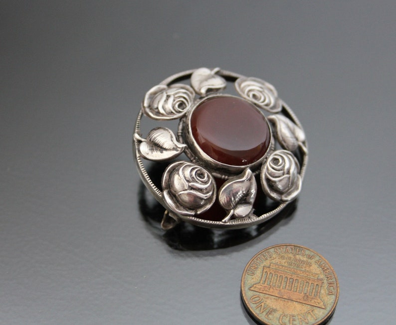 Antik blommig jugendstil karneol agatbrosch. Silver 800. Arts And Crafts-smycken bild 3
