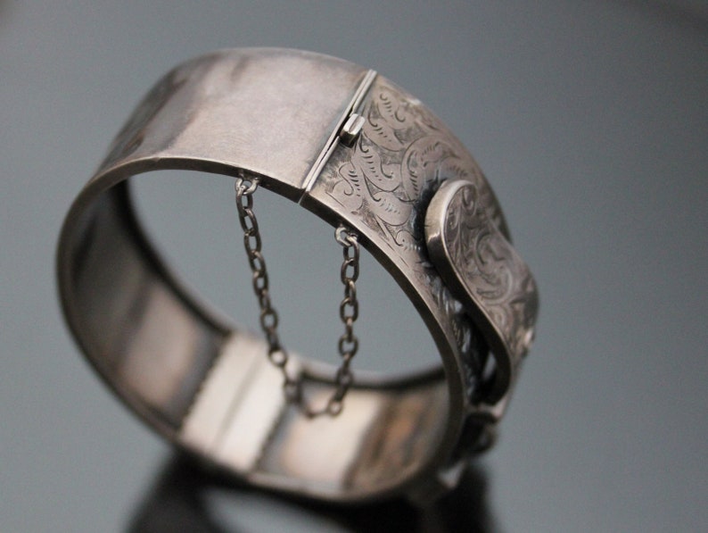 Victorian The Garter Belt Buckle 925 Silver Sterling Engraved Hinged Bangle Cuff Bracelet.