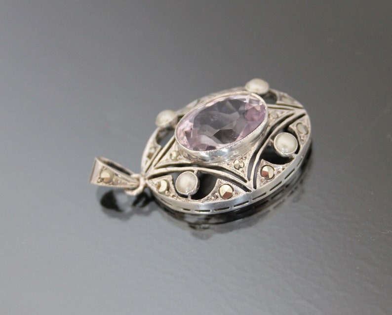 Ciondolo Art Déco in argento 835 con ametista. Collana vintage di marcasite e perle immagine 4