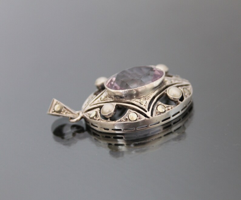 Ciondolo Art Déco in argento 835 con ametista. Collana vintage di marcasite e perle immagine 3