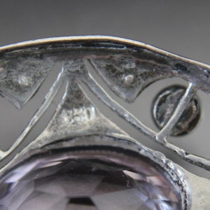 Ciondolo Art Déco in argento 835 con ametista. Collana vintage di marcasite e perle immagine 6