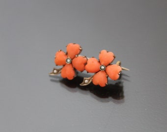 Trèfle, broche trèfle. Corail méditerranéen, victorien, antique.