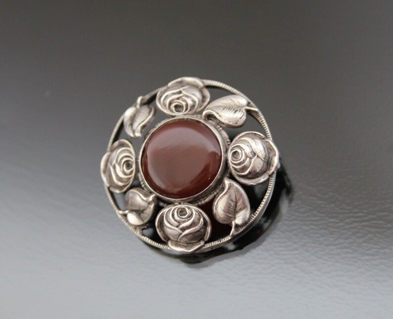 Antik blommig jugendstil karneol agatbrosch. Silver 800. Arts And Crafts-smycken bild 5