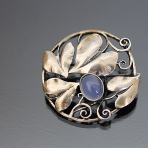 Spilla in calcedonio Art Nouveau in argento 800 Jugendstil THEODOR FAHRNER. Artigianato floreale e artigianato.
